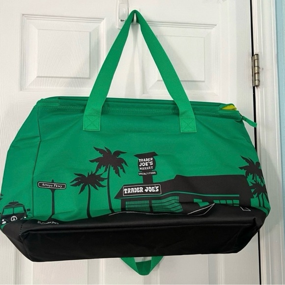 Trader Joe's Large Insulated Bag - Picture 3 of 6